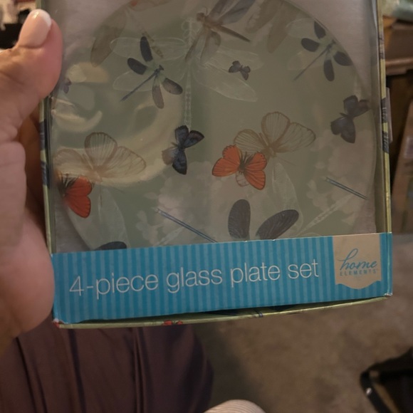 Home Elements 4 Piece Butterfly Glass Plates - Picture 2 of 5